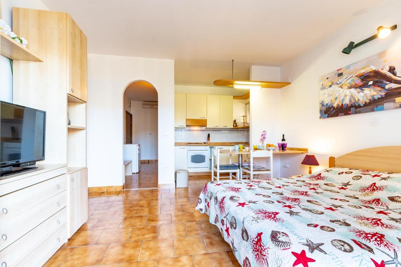 Apartments Tri Zala Zrnovo Екстер'єр фото